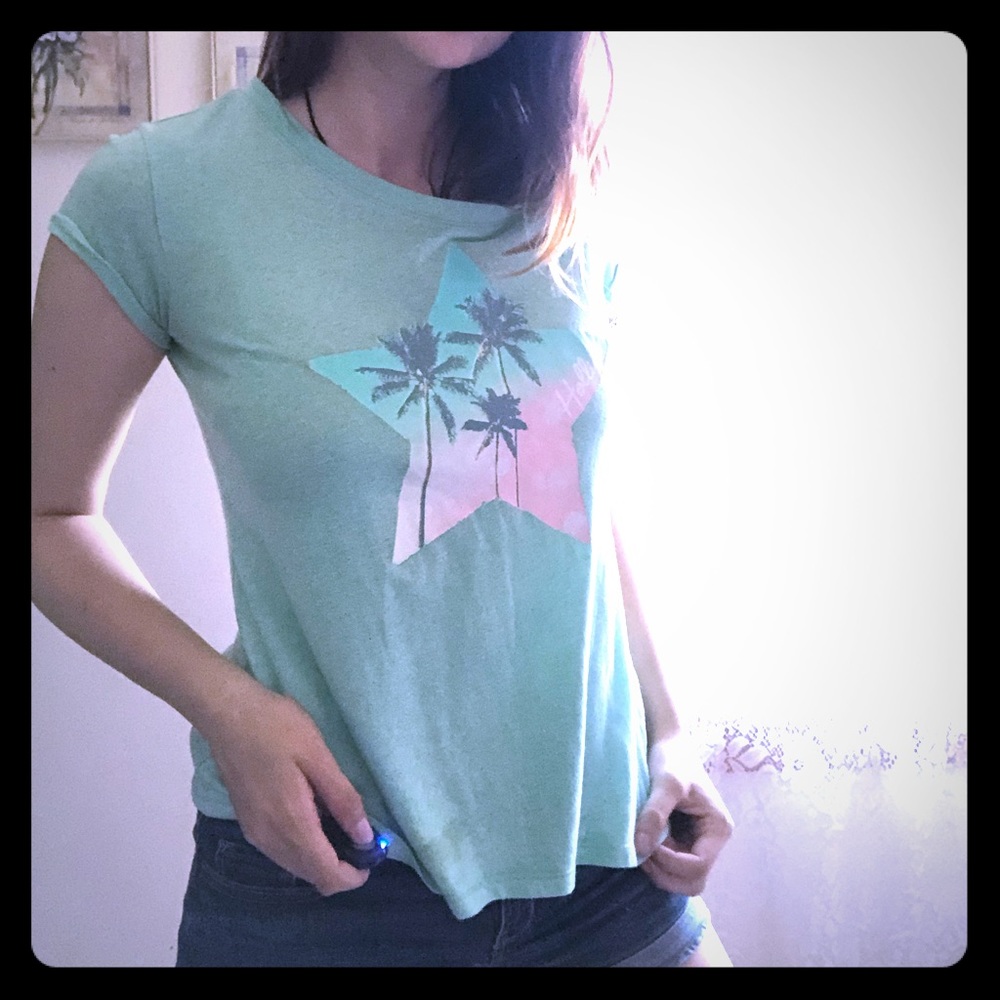 Hollister tee